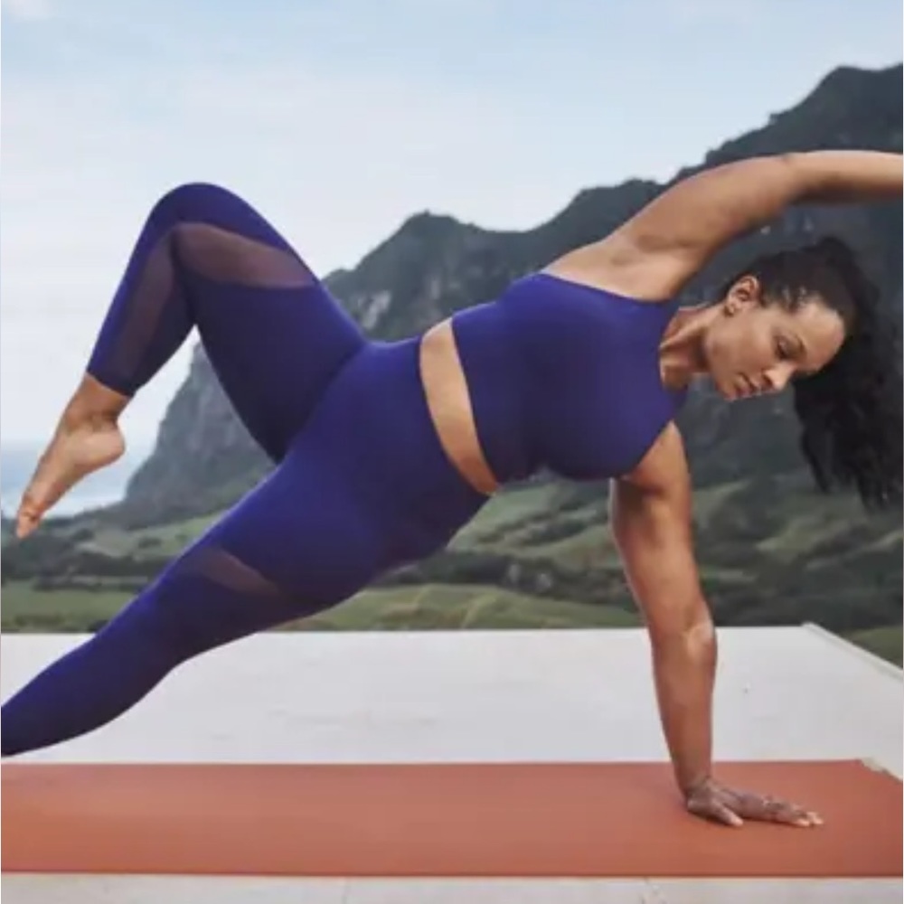 ATHLETA Salutation Stash Pocket Mesh 7/8 Leggings